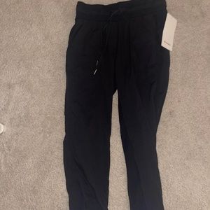 Lululemon dance studio cropped joggers size 6